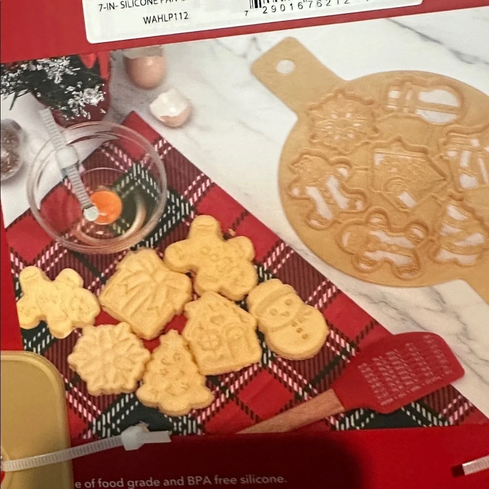 CWC Gold Christmas Gingerbread snowman Snowflake Silicone Pancake Mold NWT